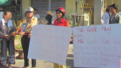 Mang di ảnh, lư hương đi đòi tiền chưa thi hành án