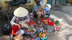 Quà vặt bẩn tại cổng trường: Sẽ công khai cơ sở vi phạm