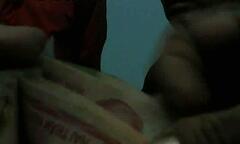 Chủ hàng tự quay clip quản lý thị trường nhận tiền luật