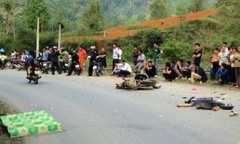 Va chạm với ô tô, hai vợ chồng chết thảm