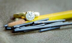 Phát hiện cách biến than chì thành kim cương