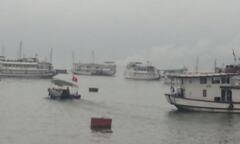 Cháy tàu du lịch ở vịnh Hạ Long, gần 20 hành khách hoảng loạn