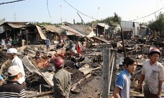 “Bà hỏa”thiêu rụi 35 sạp hàng, 37 phòng trọ tại Long An
