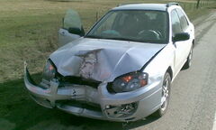 Rợn người chiếc xe điên đâm liên tiếp vào người đi đường