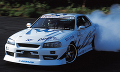 Mãn nhãn màn “khạc lửa, đốt lốp” của Nissan Skyline GT-R