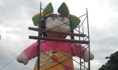 Búp bê cao 6,4m xác lập kỷ lục thế giới