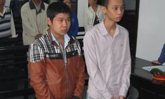 Cướp túi xách, lấy điện thoại làm quà tặng bạn gái