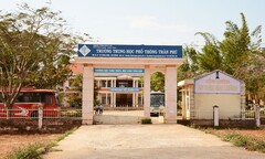 Chuyện lạ: Hoàn “phí chống trượt” tốt nghiệp cho học sinh