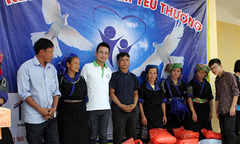 Về “đỉnh trời” La Pán Tẩn sẻ chia những yêu thương