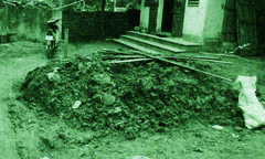 Mất nhà vì tin lời thầy bói phán dưới đất có hũ vàng lớn