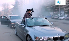 Đội hình xe BMW dàn trận giả bắn súng sơn vô cùng ngoạn mục