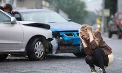 Thoát chết trong gang tấc trước bộ đôi xe điên