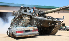 Đến xe tăng cũng…Drift