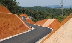 Kon Tum: Đường đẹp như tranh thông tuyến trước 3 tháng