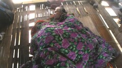 50 năm khoả thân ra đường vì “sợ mặc quần áo“