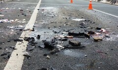 Tai nạn rợn người khi dừng xe giữa đường cao tốc