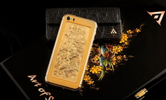 Cận cảnh bộ vỏ iPhone 5s bằng vàng nguyên khối