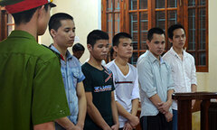 5 thanh niên khiếm thính cưỡng bức bạn gái