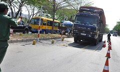 Nhà xe than trời vì cách cân tải trọng