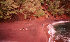 Khám phá 7 bãi biển có màu cát đẹp nhất thế giới