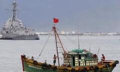 Tàu cá Quảng Ngãi tiếp tục bị tàu Trung Quốc tấn công