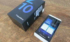 Cẩn trọng chiêu trò BlackBerry Z10 hàng dựng