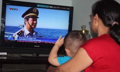 “Con cứ vững vàng giữ lấy biển đảo”