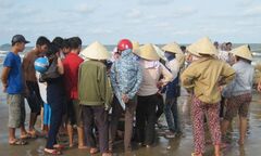 Tìm thấy thi thể nam sinh lớp 11 bị sóng cuốn mất tích