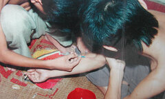 Hi hữu tên trộm ăn cắp để được gặp công an