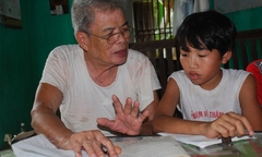 Đến thăm lớp học lạ của ông giáo già