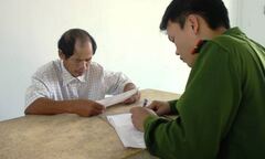 Kẻ bán dạo nổi máu tà dâm, hiếp bé gái 8 tuổi