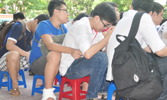 Thí sinh bó bột, chống nạng vẫn cố đi thi tốt nghiệp