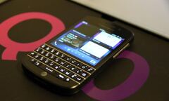 Sau Z10, Blackberry tiếp tục giảm giá  "sốc " Q10