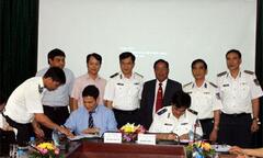 Cảnh sát biển đóng xuồng cao tốc chống đạn