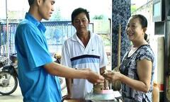 Nhân viên cây xăng trả lại 1 lượng vàng nhặt được