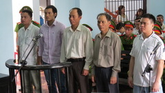 Hoãn phiên tòa xét xử các sĩ quan công an “ăn chặn” kỳ nam