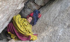 Gia Lai: Phát hiện người đàn ông sống trong hang đá