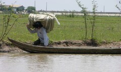 Cận cảnh buôn lậu ở biên giới miền Tây