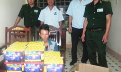 Bắt giữ 22 thùng pháo lậu vận chuyển qua biên giới