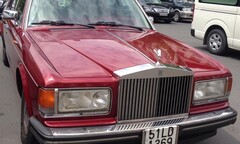 Rolls-Royce hàng độc xuất hiện trên phố Sài Gòn