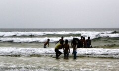 Quảng Ngãi: Tắm biển, một công an viên chết đuối