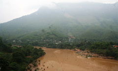 Mưa lớn, huyện miền núi Thanh Hóa bị cô lập