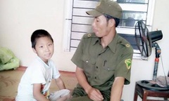 Vĩnh Phúc: Phát hiện bé trai bị trói tay, bỏ rơi trên bờ đê