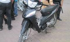 Bị tù vì dùng tên giả xin việc rồi mượn xe bỏ trốn