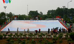 Cộng đồng các dân tộc ký tên trên bản đồ lớn nhất Việt Nam