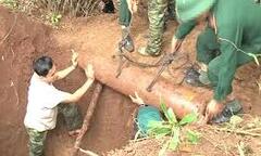 Nghệ An: Phát hiện, xử lí thành công quả bom nặng hơn 100kg