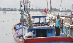 Người đàn ông 50 năm nhặt xác giữa biển khơi