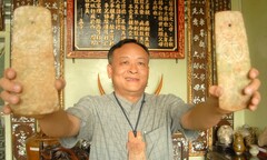 Bộ sưu tập thẻ bài tiền tỷ của vua đồ cổ miền Tây