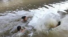 Đắk Lắk: Ba anh em ruột chết đuối thương tâm