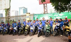 100 dân chơi xe Exciter làm xe ôm miễn phí cho sĩ tử